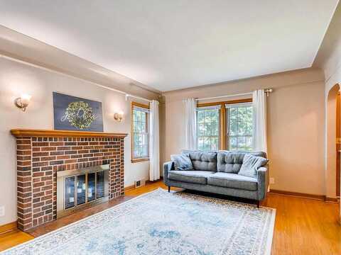 Hawthorne, SAINT PAUL, MN 55106