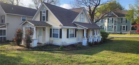111 W Tahlequah ST, Siloam Springs, AR 72761