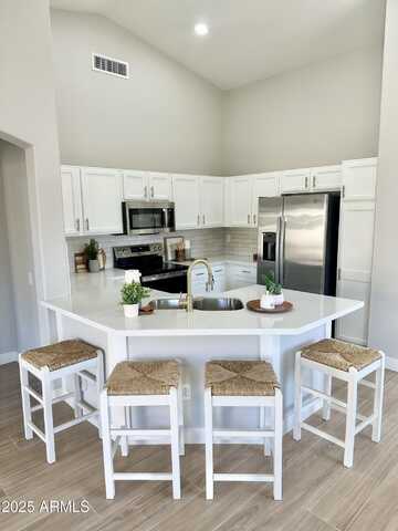 972 S Gardner Drive, Chandler, AZ 85224