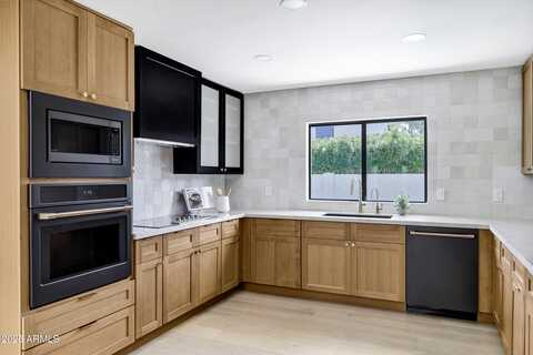 8019 E DEL TIMBRE Drive, Scottsdale, AZ 85258