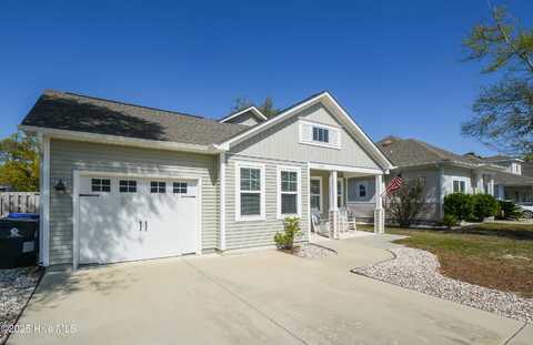 123 NE 7th Street, Oak Island, NC 28465