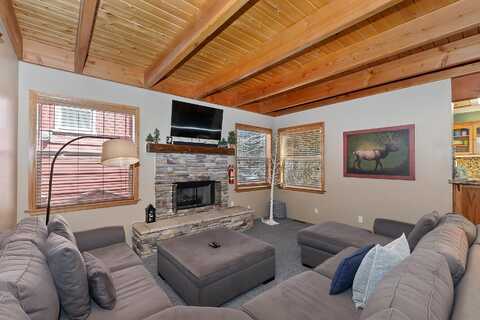 387 Wren Drive, Big Bear Lake, CA 92315
