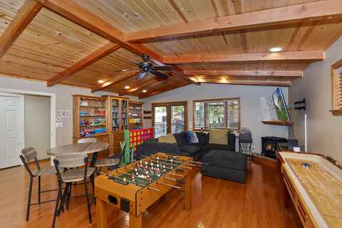 387 Wren Drive, Big Bear Lake, CA 92315