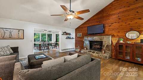 120 Blue Jay Loop, Maggie Valley, NC 28751