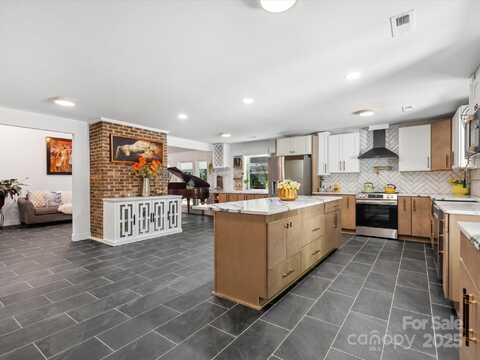 6724 Brushwood Drive, Charlotte, NC 28262