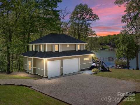 1395 Roundstone Road, Sherrills Ford, NC 28673