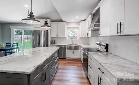 3612 Cobbleridge Drive, Charlotte, NC 28215