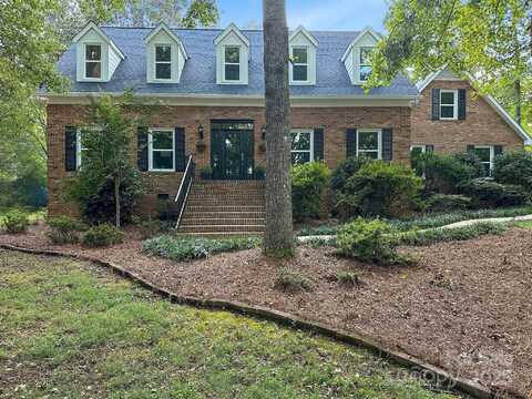 8503 Foxbridge Drive, Matthews, NC 28104