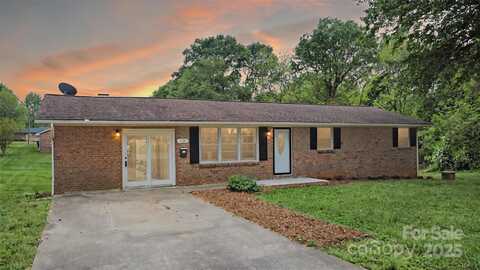 1500 19th Avenue Place NE, Hickory, NC 28601