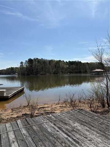 8717 Lake Boulevard, Buffalo Junction, VA 24529