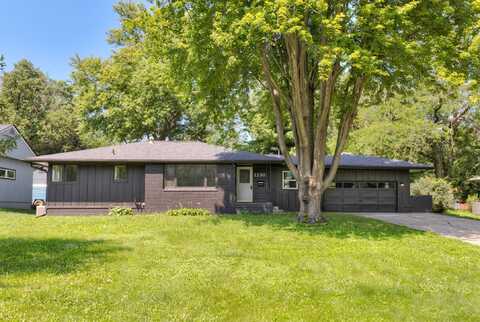 1230 16th Street, West Des Moines, IA 50265