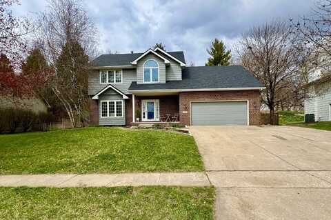 2501 Ridgewood Drive, West Des Moines, IA 50265