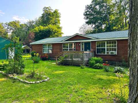 33961 W Huckleberry Lake RD, Trout Lake, MI 49793
