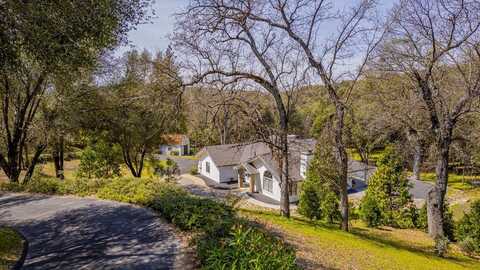 41600 Loch Lomond Lane, Oakhurst, CA 93644