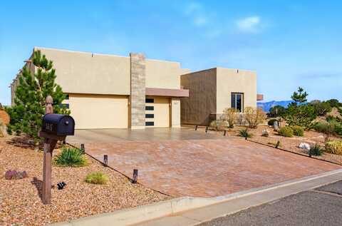5611 DESERT SKY Place NE, Rio Rancho, NM 87144