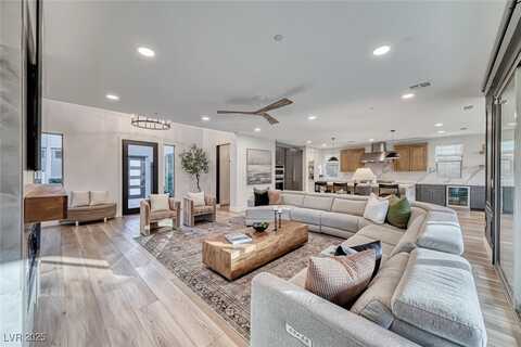 365 Crown Mesa Avenue, Las Vegas, NV 89138