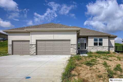 11006 N 159 Avenue, Bennington, NE 68007