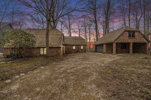 2580 Lakeshore Drive, Fennville, MI 49408