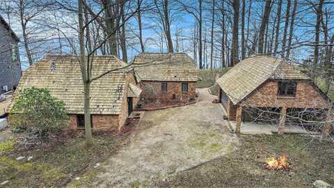 2580 Lakeshore Drive, Fennville, MI 49408