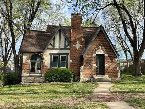 216 Pine Street, Leavenworth, KS 66048