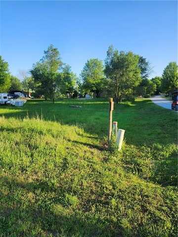 38 Woodland Lane, Linn Valley, KS 66040