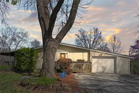 5803 N Highland Avenue, Kansas City, MO 64118