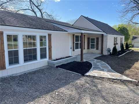 8149 Ditzler Avenue, Raytown, MO 64138