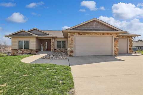 203 Ridge View Dr, WestBranch, IA 52358