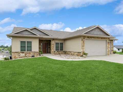 203 Ridge View Dr, WestBranch, IA 52358