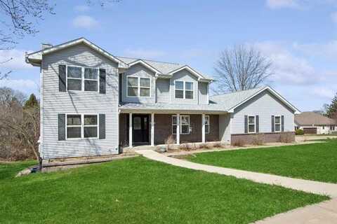 1648 Red Oak Dr, Coralville, IA 52241