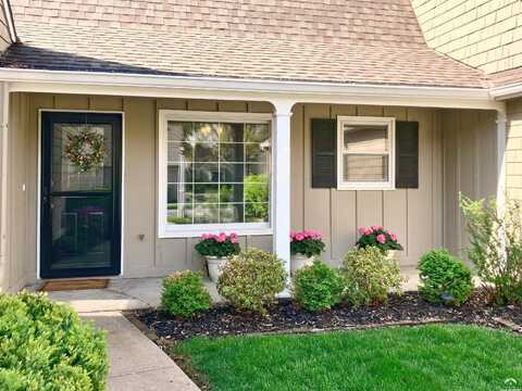 345 Woodlawn Circle, Lawrence, KS 66049
