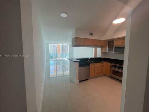 31 SE 5th St, Miami, FL 33131