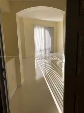 8826 W Flagler St, Miami, FL 33174