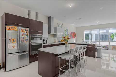 6671 NW 105th Pl, Doral, FL 33178