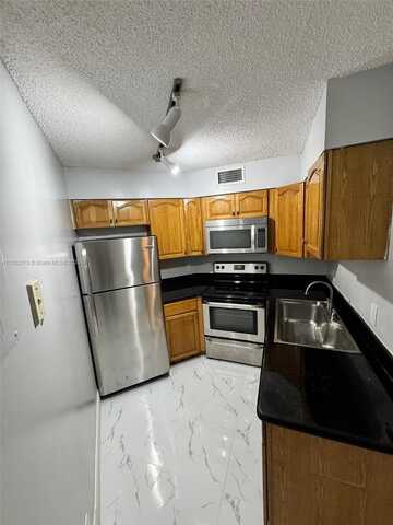 215 Lake Pointe Dr, Oakland Park, FL 33309