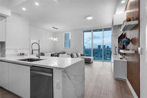 31 SE 5th St, Miami, FL 33131