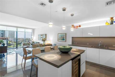 68 SE 6th Street, Miami, FL 33131
