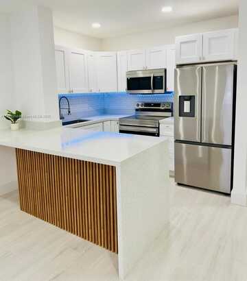 1520 Mckinley St, Hollywood, FL 33020