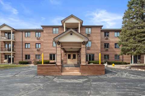 530 N Silverbrook Dr, West Bend, WI 53090
