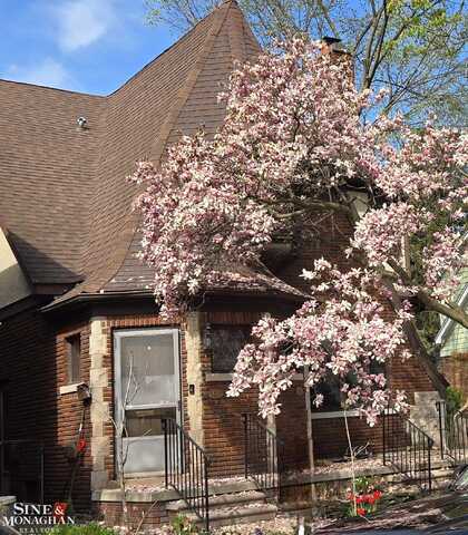 861 Beaconsfield, Grosse Pointe Park, MI 48230