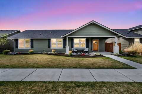 1777 NE 5th Street, Redmond, OR 97756