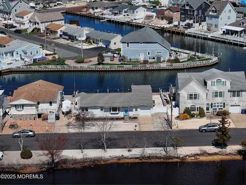 703 Golden Drive, Toms River, NJ 08753