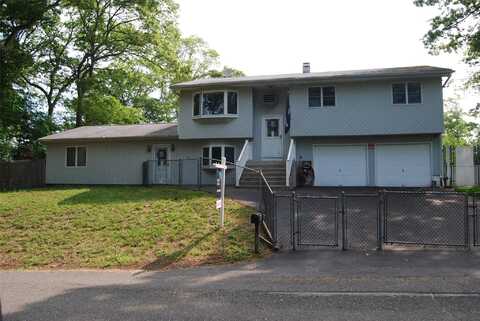 93 W 6th Street, Ronkonkoma, NY 11779