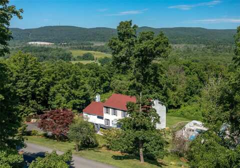 135 S Quaker Hill Road, Patterson, NY 12563