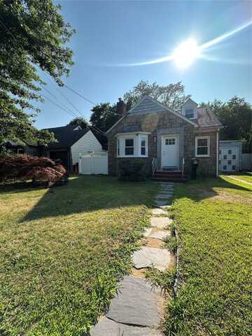 49 S Baldwin Place, Massapequa, NY 11758
