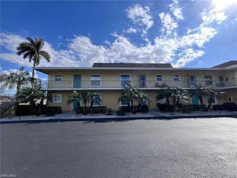 401 Charlemagne, NAPLES, FL 34112