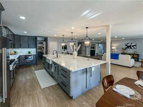 2105 Oxford Avenue, Claremont, CA 91711