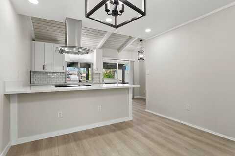 1030 W Macarthur Boulevard, Santa Ana, CA 92707