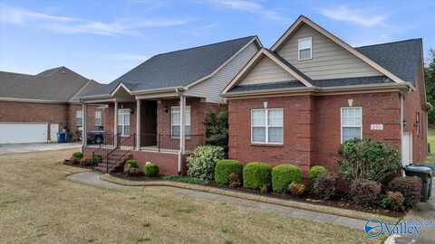 230 Twin Lakes Drive, New Market, AL 35761
