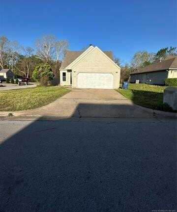 6130 S Xenophon Avenue, Tulsa, OK 74132